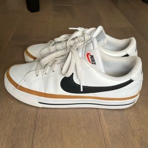 👟Nike Court Legacy Size 8 👟